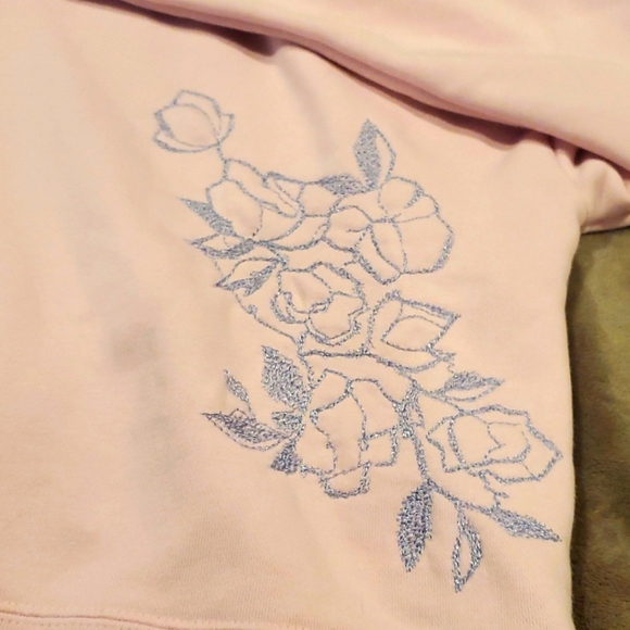 💥MOVING SALE💥 EVERYTHING MUST GO ❤️‍🔥 RARE Adidas floral embroidered hoodie - Picture 5 of 6